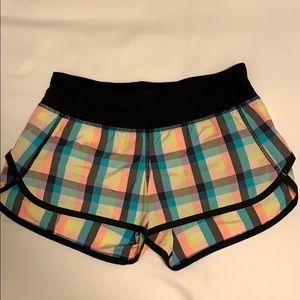 Lululemon Speed Up Shorts - Plaid